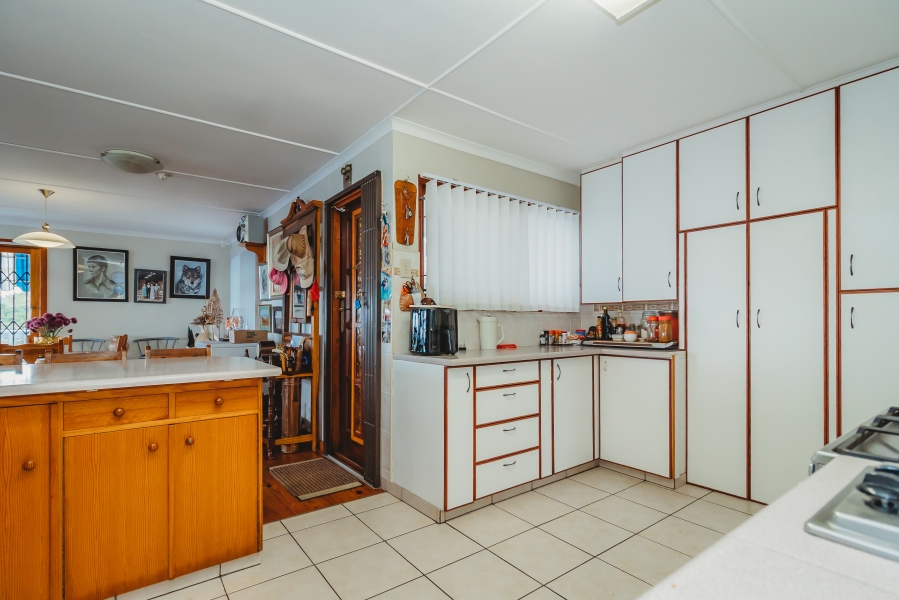 5 Bedroom Property for Sale in Herolds Bay Western Cape